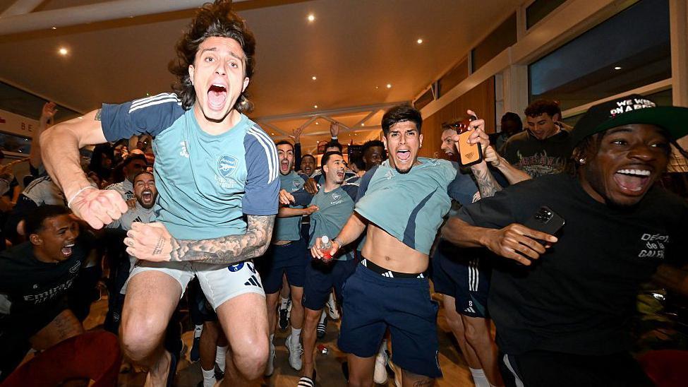 Perayaan Arsenal Setelah Dua Puluh Dua Tahun Meraih Gelar Juara