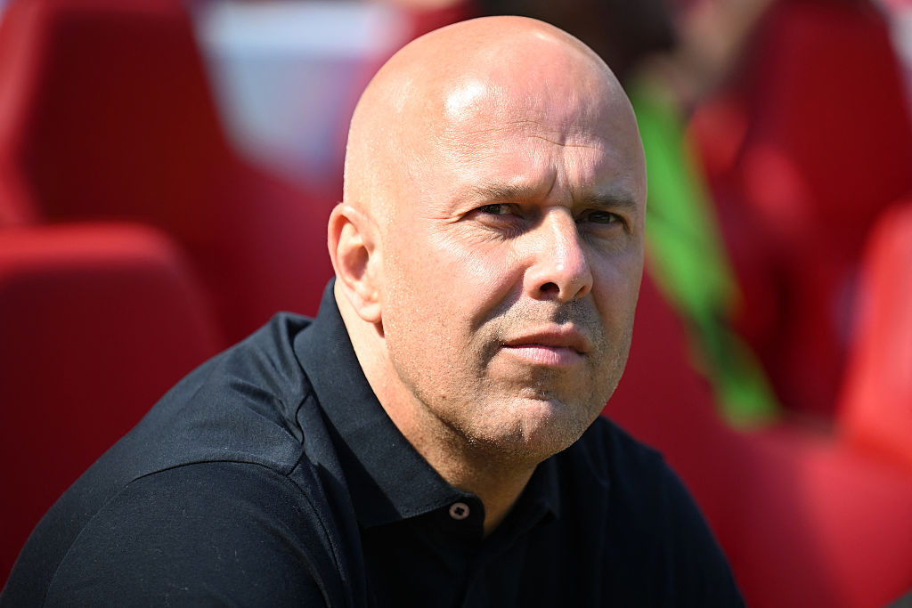 Liverpool Pecat Pelatih Utama Arne Slot Secara Mendadak