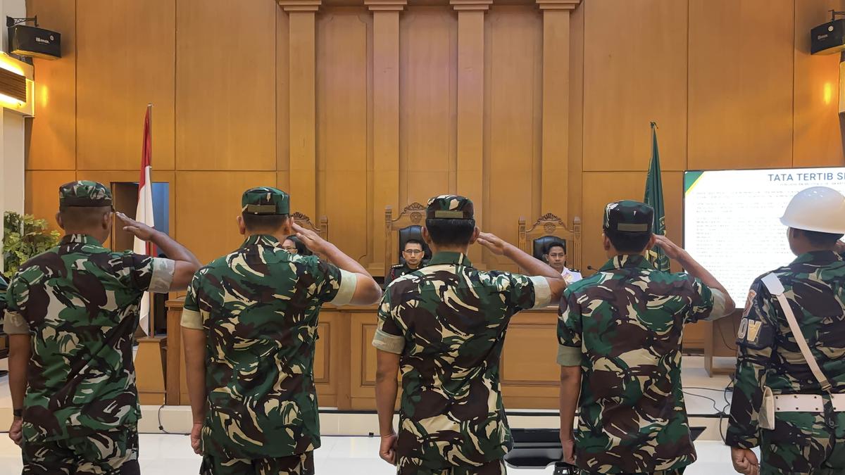 Dua TNI Pecat Andrie Yunus Usai Penyiraman Air Keras
