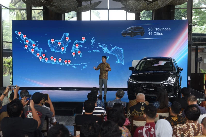 BYD M6 DM Diuji Irit Hingga 65 Km/Liter dengan 150 Km Tanpa Bensin