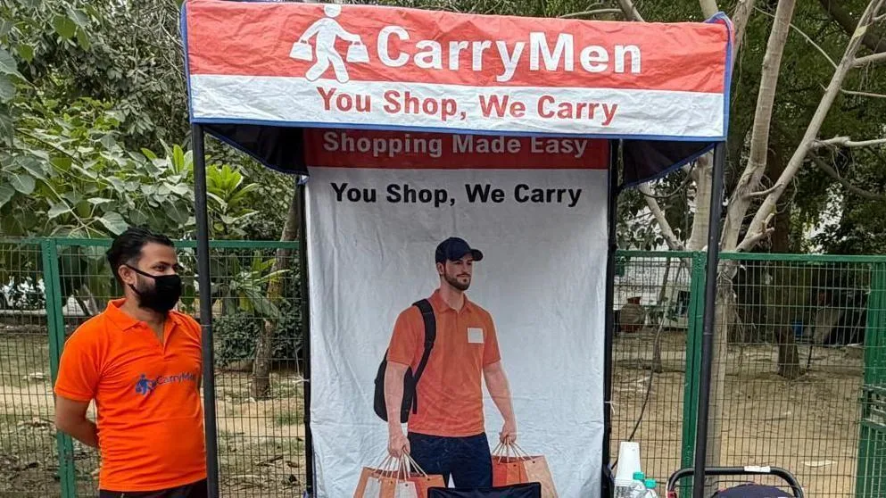 Kini Anda Bisa Menyewa Orang untuk Mengangkut Belanjaan di Delhi