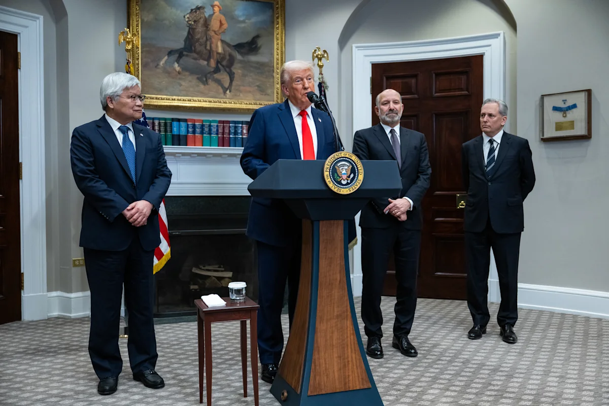 Trump Tanda Tangani Perintah Untuk Pantau Model AI Kuat Dini